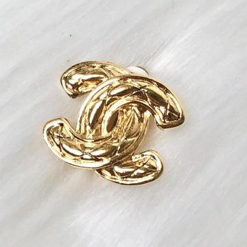 【極美品】CHANEL シャネル イヤリング マトラッセ ココマーク ヴィンテージ ゴールドカラー アクセサリー 2433 片耳