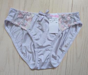 �k�k���t�����g���[�X�h�J�t���o�b�N�V���[�c���V�i����������