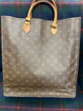 CBg  mO  g[gobN@uE VUITTON g[gobO