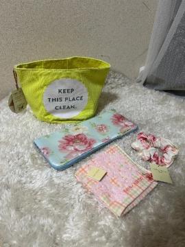 �V�i�^�O�t��LAURA ASHLEY�^�I���n���J�`&�V���V��&�A���u�����P�[�X& FINDERS��������