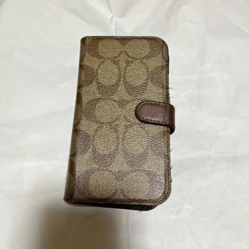 �A�R�[�` iPhone�P�[�X �蒠�^ �V�O�l�`���[ �u���E�� COACH?