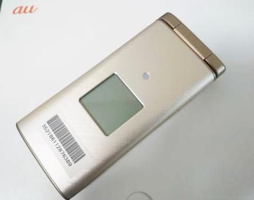 au KYF38 񂽂P[^C {̂̂ SIMbNς