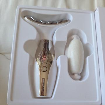 �A������  �����