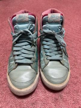 NIKE �u���[�U�[�~�b�h�v���~�A�� �L���e�B���O�n�C�J�b�g�X�j�[�J�[�@�~���g�u���[�~�s���N