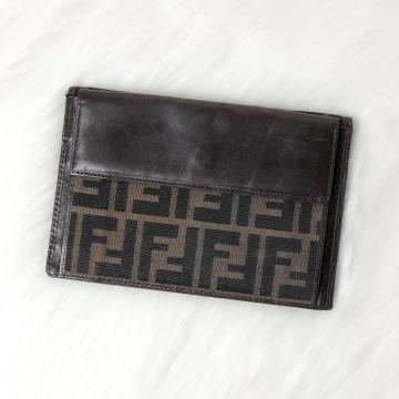 FENDI �t�F���f�B �����z ��܂���z �Y�b�J�� �L�����o�X ���U�[