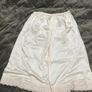 ☆☆☆タンス整理品 衣類 おまとめOK ホームクリーニング済み ペチコート ピンクベージュ 60くらい