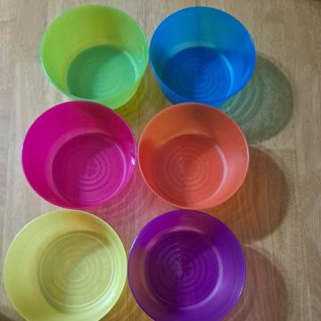 カラフルプラスチック皿