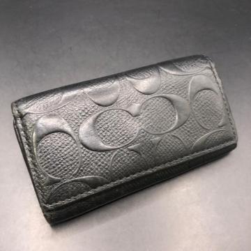 ���� COACH �R�[�` �V�O�l�`���[ 4�A�L�[�P�[�X �u���b�N