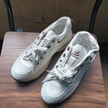 Vi 22.5cm fB[X Xj[J[ zCg V[Y C JWA