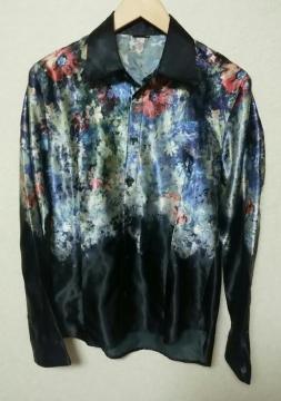 西島隆弘着 花柄シャツ
