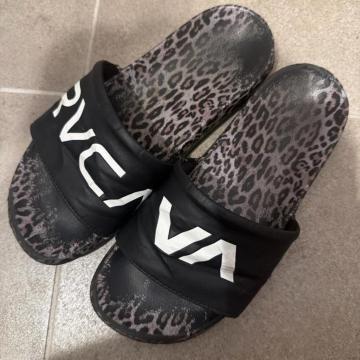 RVCA�V�����[�T���_��