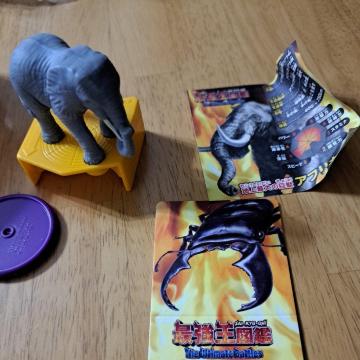 最強王国図鑑(ハッピーセットのおもちゃ)