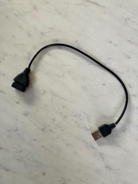 USB �P�[�u�� �R�l�N�^�[ �I�X���X