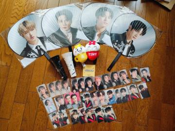 ATEEZ CeBjJo[  gJ J[h ʂ ܂Ƃߔ