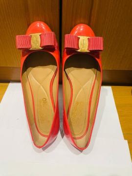 サルヴァトーレフェラガモ パンプス 靴 ピンク エナメルレザー