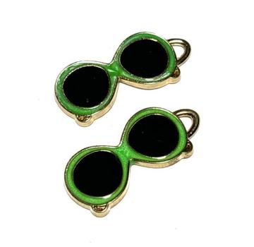 【即決】235 緑色のサングラス 2個 メガネチャーム パーツ◯