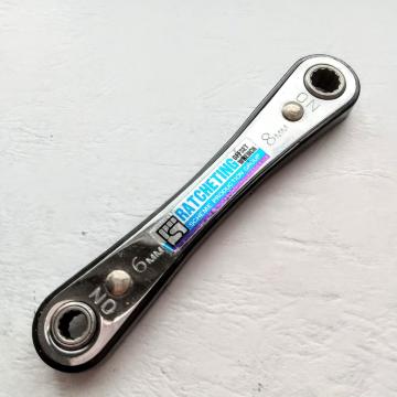 @U~W