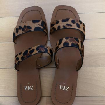 ZARAのサンダル