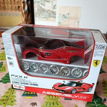 Maisto 1/24 �t�F���[�� FXX K �_�C�L���X�g���f���L�b�g ASSEMBLYLINE