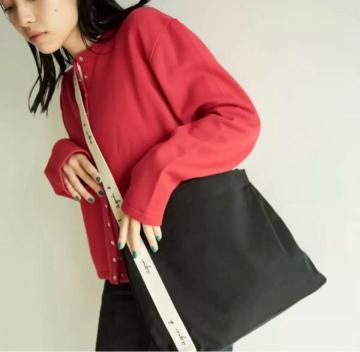 �V�i��agnes b.(�A�j�G�X�x�[)���S����L�����o�X�V�����_�[�o�b�O��