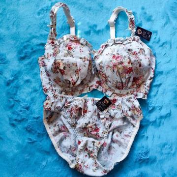 クラシックフラワー柄がエロカワッ。。F85×L。。ブラジャー&ショーツセット。。グラマー大きいサイズ お花柄。。。