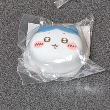 ちいかわ おかおミニシリコンポーチ ハチワレ
