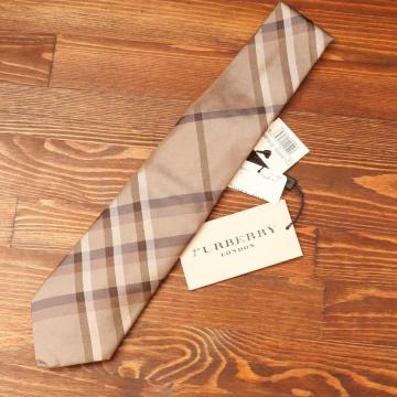 Vi BURBERRY LONDON lN^C