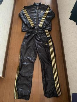 adidas�W���[�W