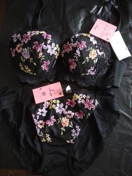 ViLgeR[D65MuW[V[cZbgVLƃu