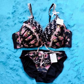 激エロcute。。お花柄透けシフォンブラジャー&ショーツセット。。大きいサイズグラマー。。フラワー