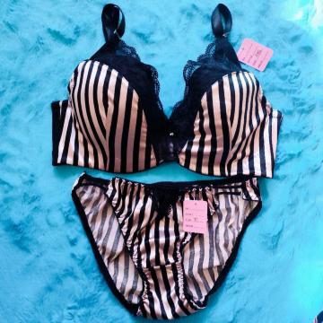 エロcool.。。F85×LLツルツルサテン。。ストライプ柄フルカップブラジャー&ショーツセット。。グラマー大きいサイズ
