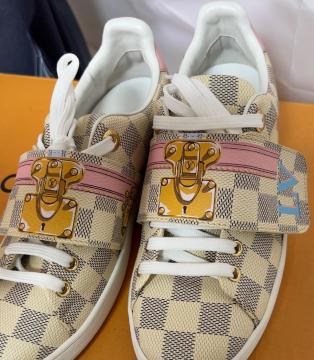 ���C���B�g�� �_�~�G�� LV����X�g���b�v �X�j�[�J�[�D�T�C�Y23