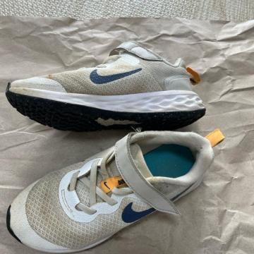 �i�C�L�@NIKE �L�b�Y�V���[�Y�@�X�j�[�J�[�@�C�@18.5cm