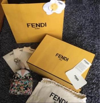 �y�V�i���g�p�E���i�zFENDI �����X�^�[ �o�b�N�p�b�N �`���[��