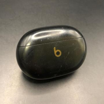 ���� Beats Studio Buds+ ���C�����X�C���z�� �[�d�P�[�X�̂�