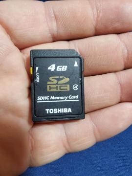 TOSHIBA SDHC4GB