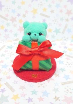 ハンドメイド♪ポンポンマスコット『くまちゃんからのプレゼント』パステルグリーン