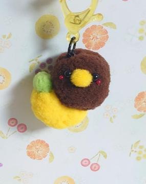 ハンドメイド♪ポンポンカニカンマスコット★コロコロキーウィちゃんとトロピカルフルーツ★バナナ