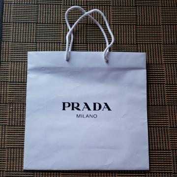 �yPRADA���V���b�v�܁z���T�C�Y��v���_��v���[���g�ȂǂɁ�