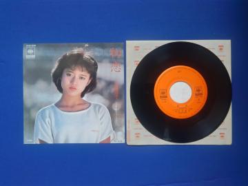 シングルレコード 三田寛子 '83/4  初恋 村下孝蔵カバー  C/W 季節のファンタジー