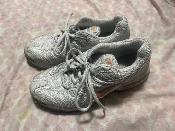 NIKEXj[J[