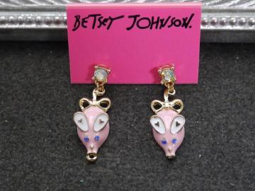 ViAeB[Nj[NȃlY~sAXBETSEY JOHNSON