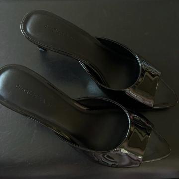 �yCHARLES&KEITH�z�p�e���g �|�C���e�b�h�s�[�v�g�D�q�[���~���[�� / Black / 23.5cm