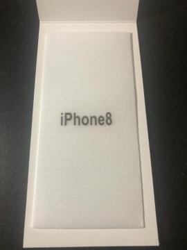 iPhone8  �J�o�[ �g�т͓���܂���B ��������ɂȂ�܂��B