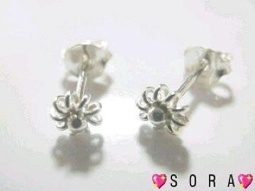 【シルバー925刻印入】フラワーデザイン♪ピアス
