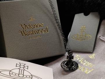 Vivienne Westwood �^�C�j�[�I�[�u�l�b�N���X