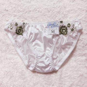 �T�e�� �z���C�g �V���[�c