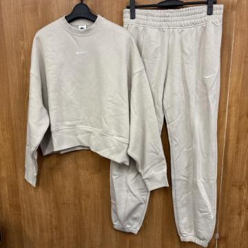 ���� �V�i �^�O�t�� NIKE �i�C�L �X�E�F�b�g �㉺�Z�b�g M