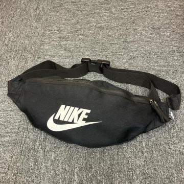 ���� NIKE �i�C�L �{�f�B�o�b�O �u���b�N DB0490-010