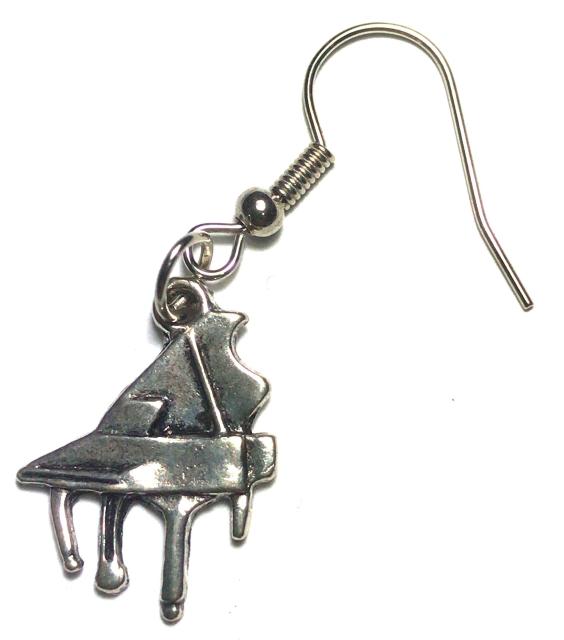 ピアノ 音楽 金 管楽器 モチーフ ピアス 揺れる 垂れる アクセサリー おしゃれ かわいい レディース 女子 おすすめ < 女性アクセサリー/時計  ピアノ 音楽 金 管楽器 モチーフ ピアス 揺れる 垂れる アクセサリー おしゃれ かわいい レディース 女子 おすすめ  < 女性アクセサリー/時計の
